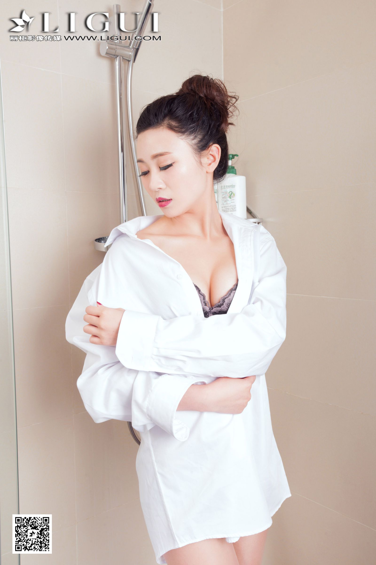 [Ligui丽柜] Model 妮可 - 浴室白衬衫湿身美足